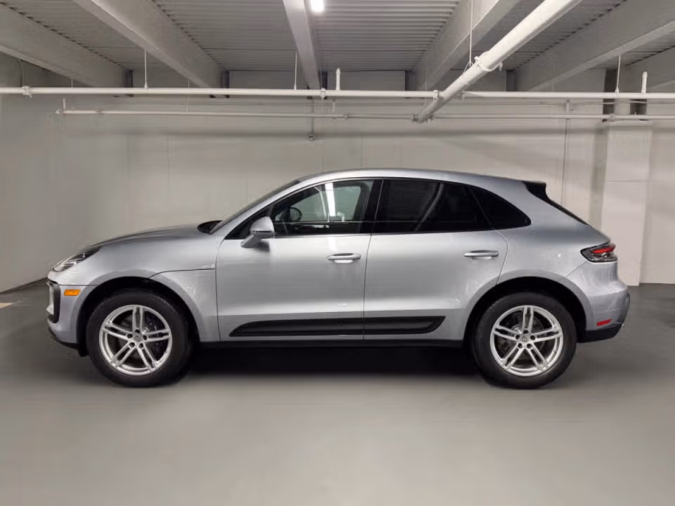 2026 Porsche Macan T - Photo 11