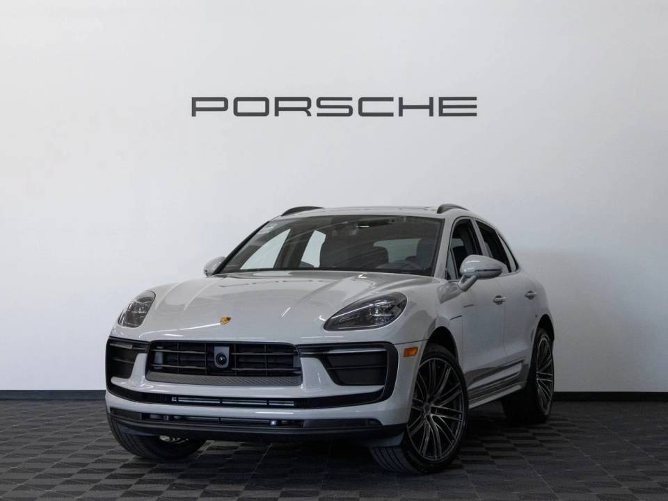 2026 Porsche Macan Base