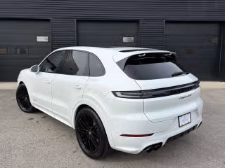 2026 Porsche Cayenne GTS - Photo 17