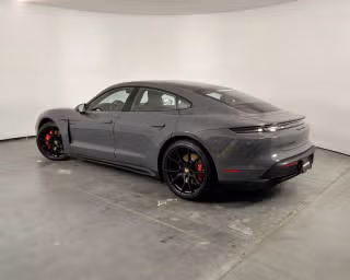 2026 Porsche Taycan GTS - Photo 17