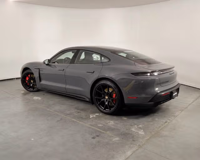 2026 Porsche Taycan GTS - Photo 18