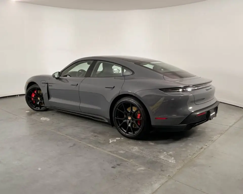 2026 Porsche Taycan GTS - Photo 23