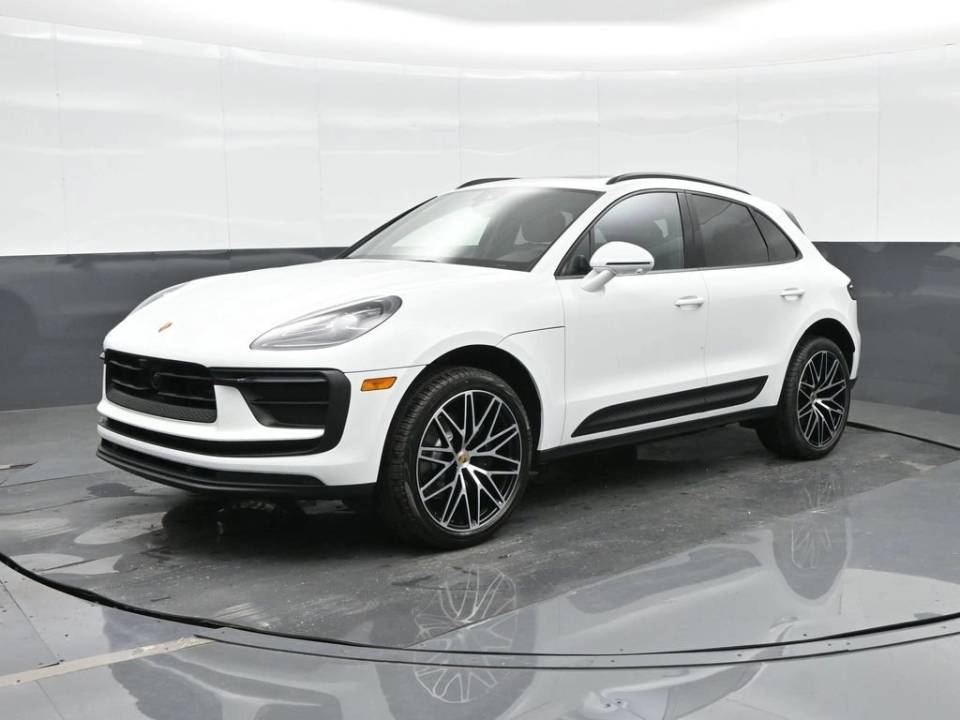 2026 Porsche Macan Base