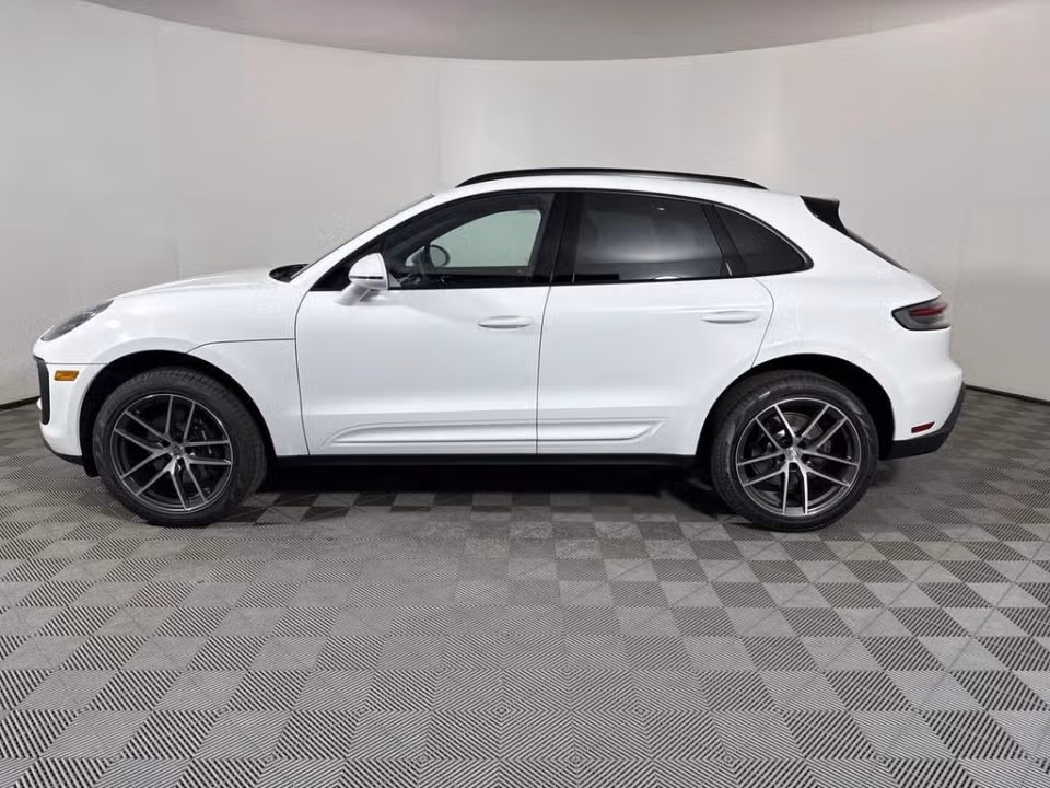 2025 Porsche Macan - Photo 11