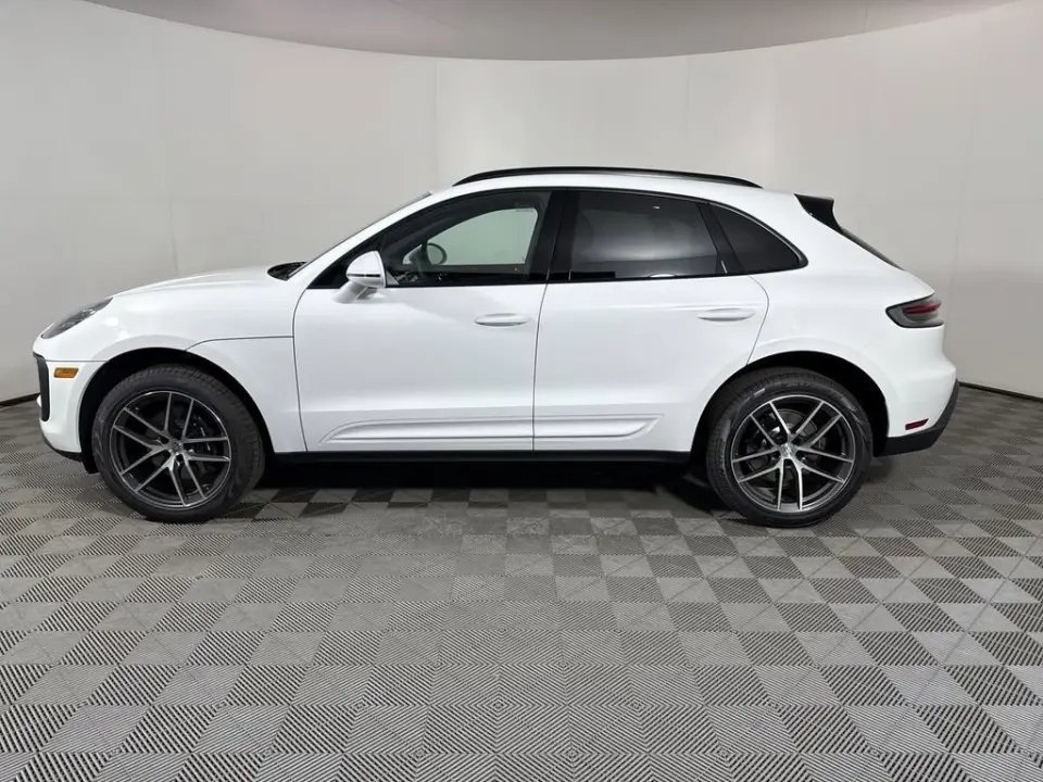 2025 Porsche Macan - Photo 15