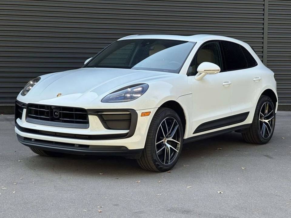 2025 Porsche Macan T
