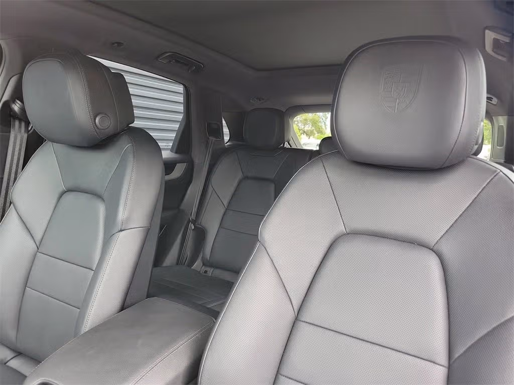 2025 Porsche Cayenne Base - Photo 36