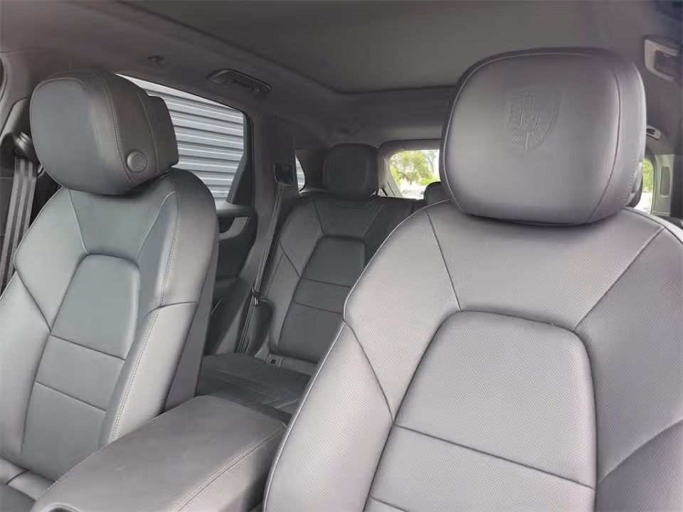 2025 Porsche Cayenne Base - Photo 35