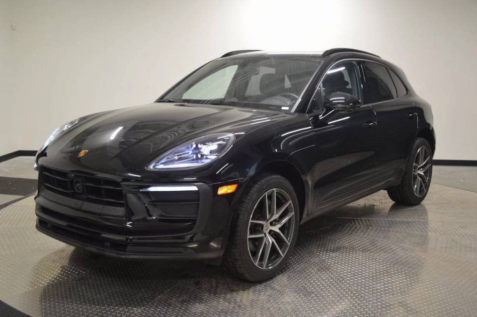 2025 Porsche Macan Base