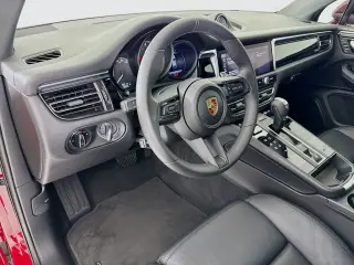 2025 Porsche Macan T - Photo 29