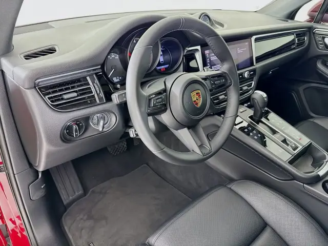 2025 Porsche Macan T - Photo 30