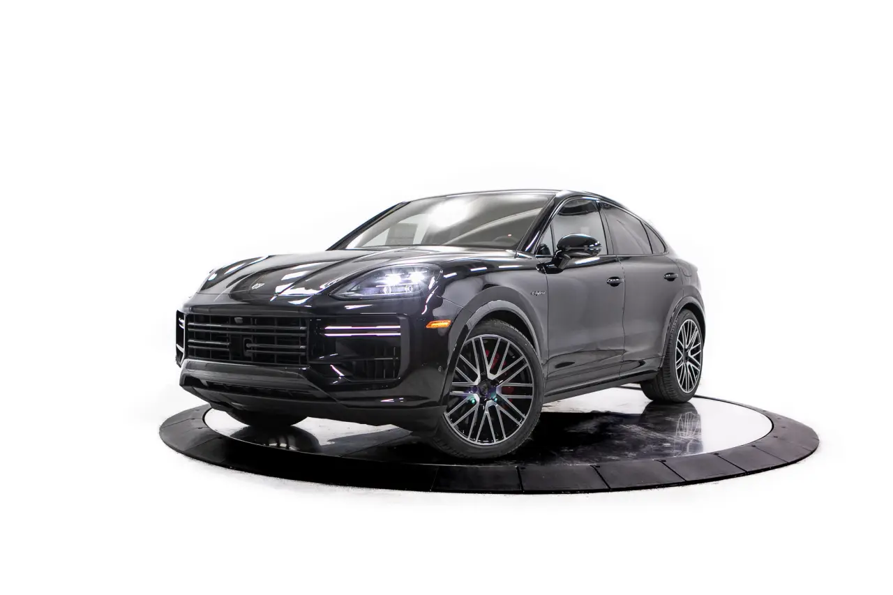 2026 Porsche Cayenne Coup Turbo E-Hybrid - Photo 8