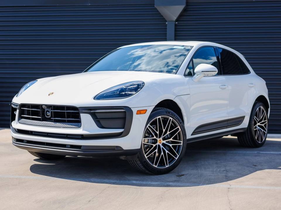 2026 Porsche Macan Base