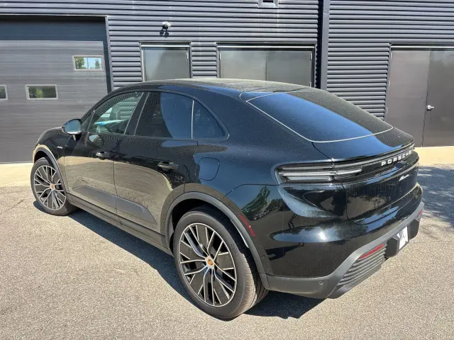 2025 Porsche Macan Base - Photo 38
