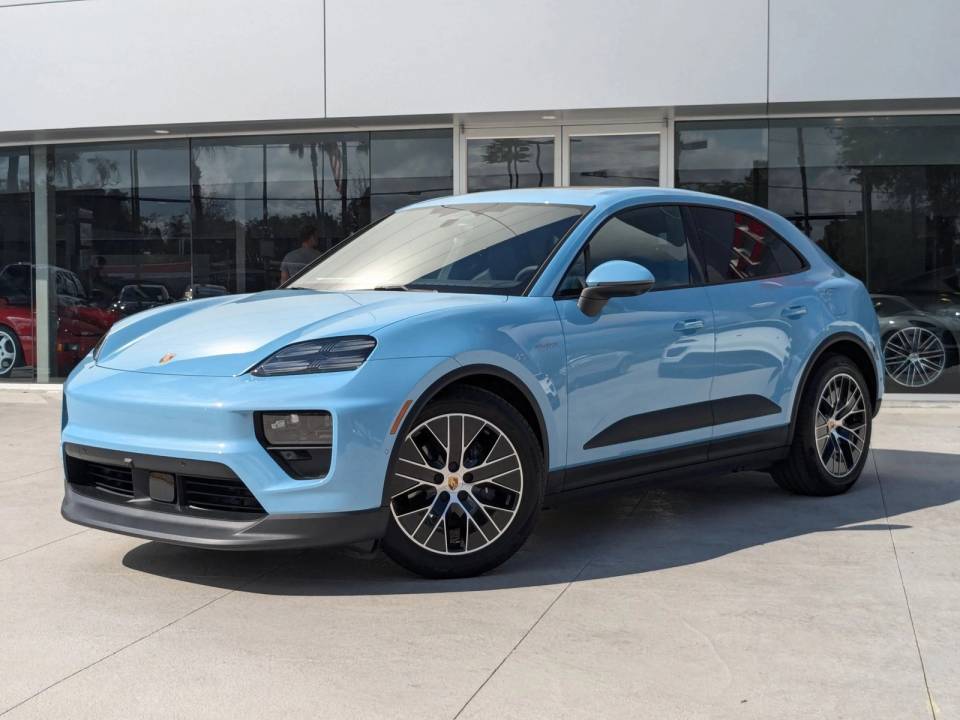 2025 Porsche Macan Base
