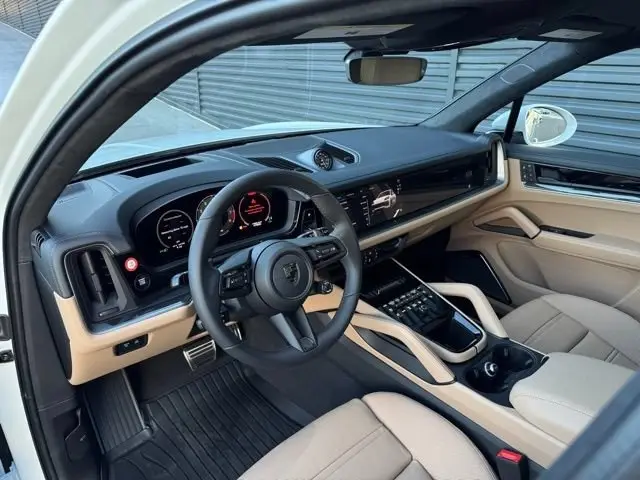 2026 Porsche Cayenne Turbo E-Hybrid - Photo 31