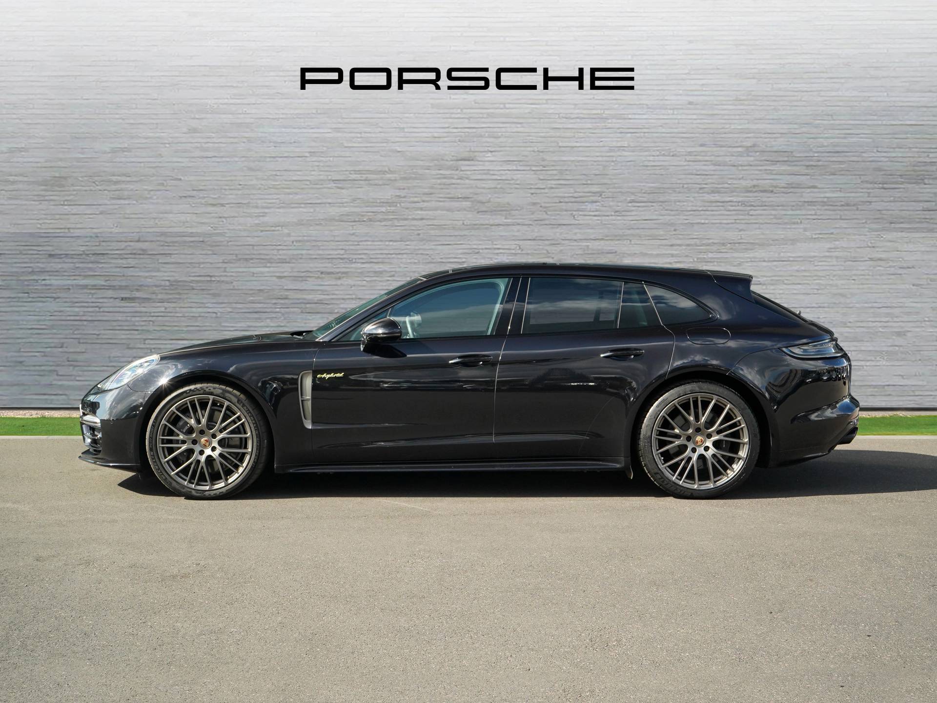 Panamera 4 E-Hybrid Sport Turismo, photo 2 of 45