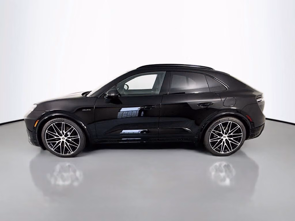 2025 Porsche Macan Turbo Electric - Photo 12
