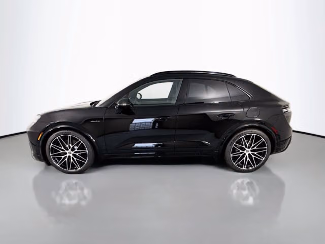 2025 Porsche Macan Turbo Electric - Photo 10