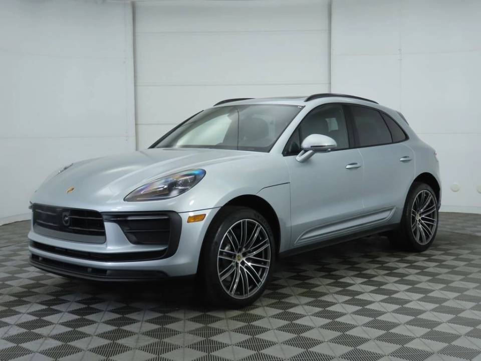 2025 Porsche Macan Base