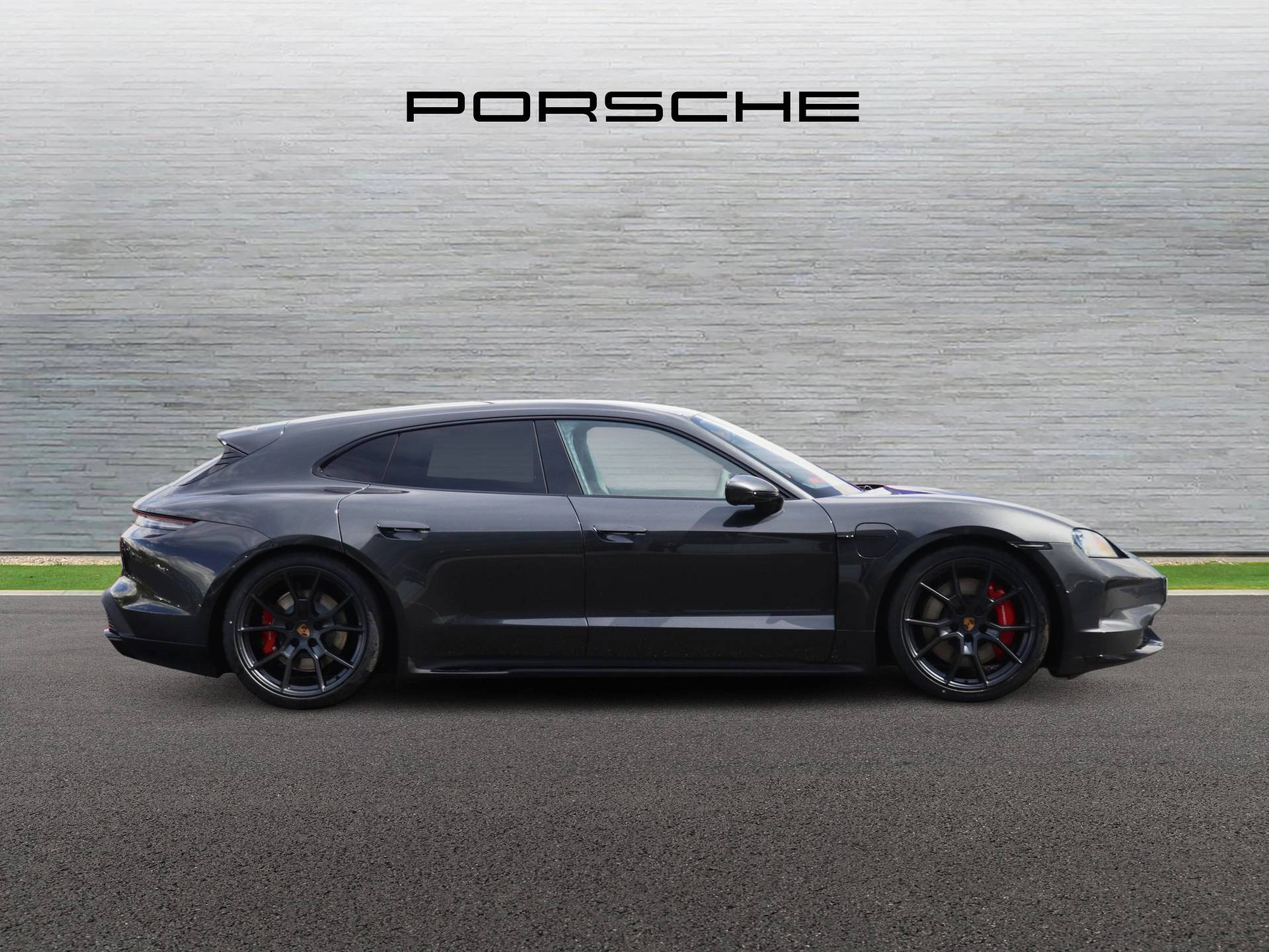 Taycan GTS Sport Turismo, photo 2 of 48