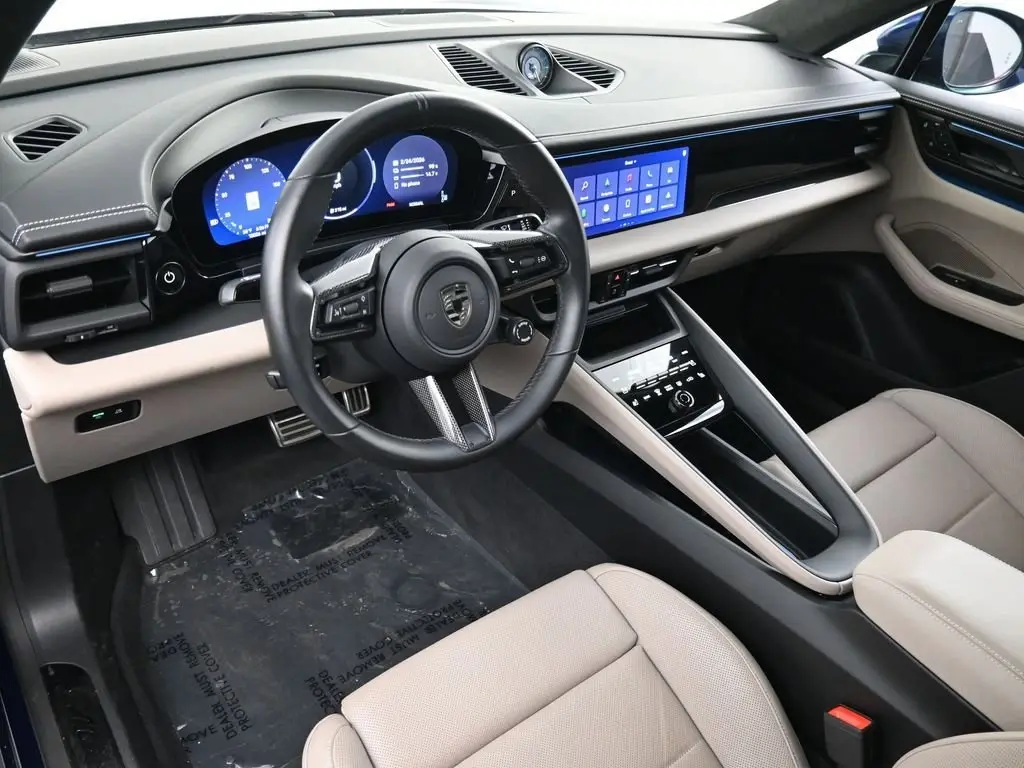 2024 Porsche Macan Turbo Electric - Photo 32