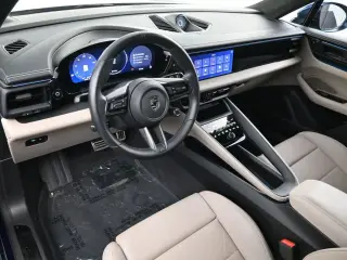 2024 Porsche Macan Turbo Electric - Photo 29
