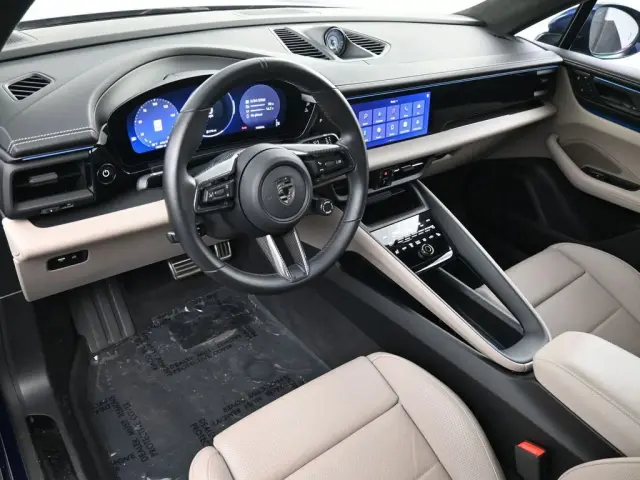 2024 Porsche Macan Turbo Electric - Photo 30