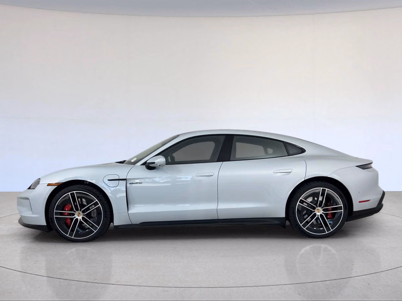 2026 Porsche Taycan GTS - Photo 12