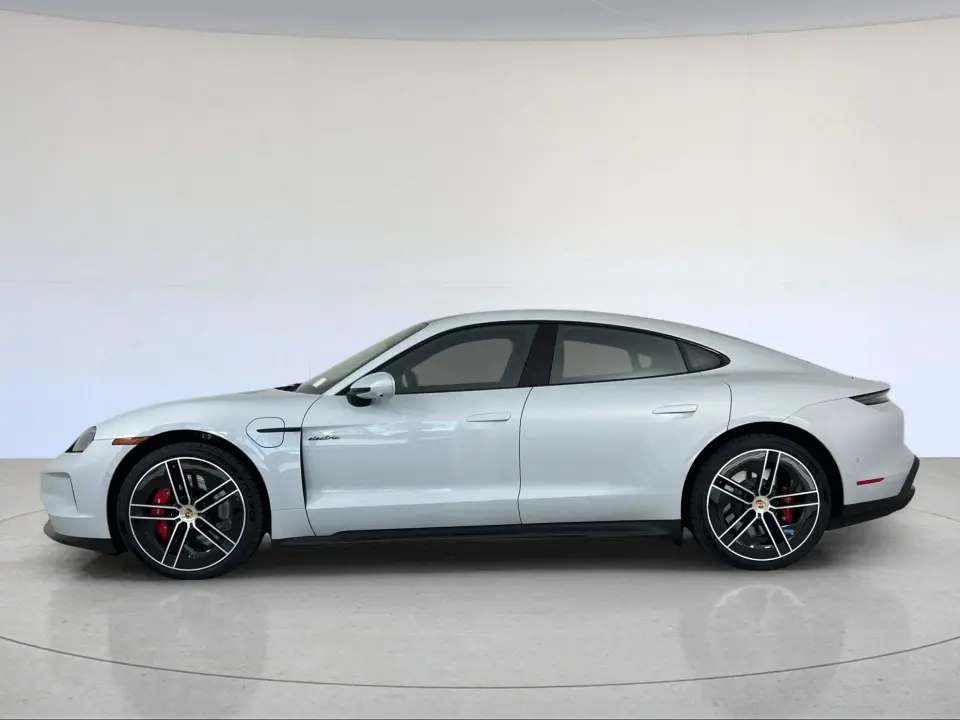 2026 Porsche Taycan GTS - Photo 15