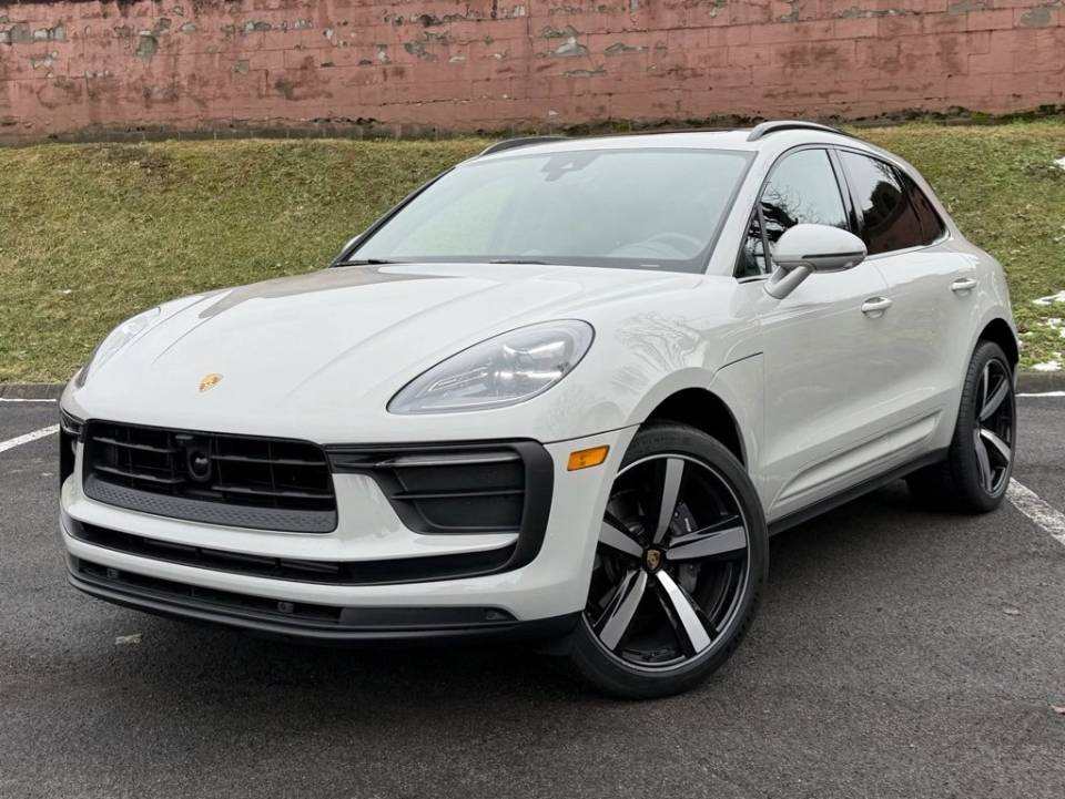 2025 Porsche Macan Base