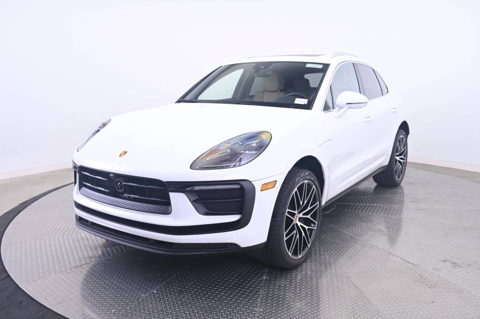 2026 Porsche Macan Base