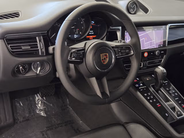 2025 Porsche Macan - Photo 26