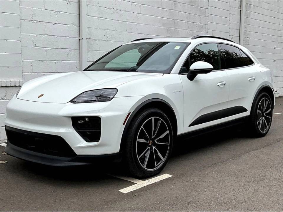 2025 Porsche Macan Base