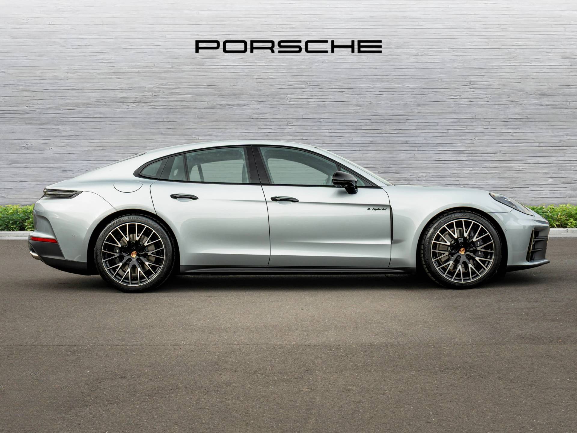 Panamera 4 E-Hybrid, photo 2 of 49
