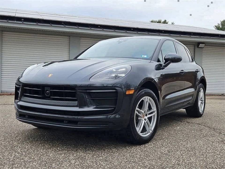 2025 Porsche Macan Base