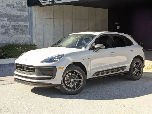 2026 Porsche Macan T - Photo 6
