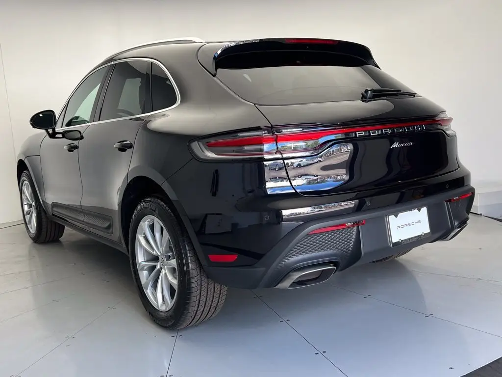 2026 Porsche Macan - Photo 24