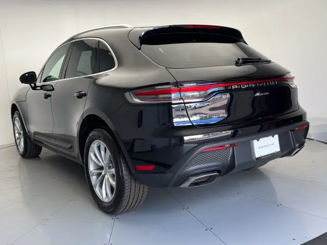 2026 Porsche Macan - Photo 22