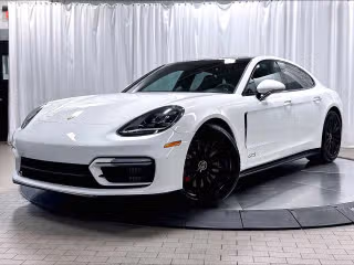 2022 Porsche Panamera GTS's photo