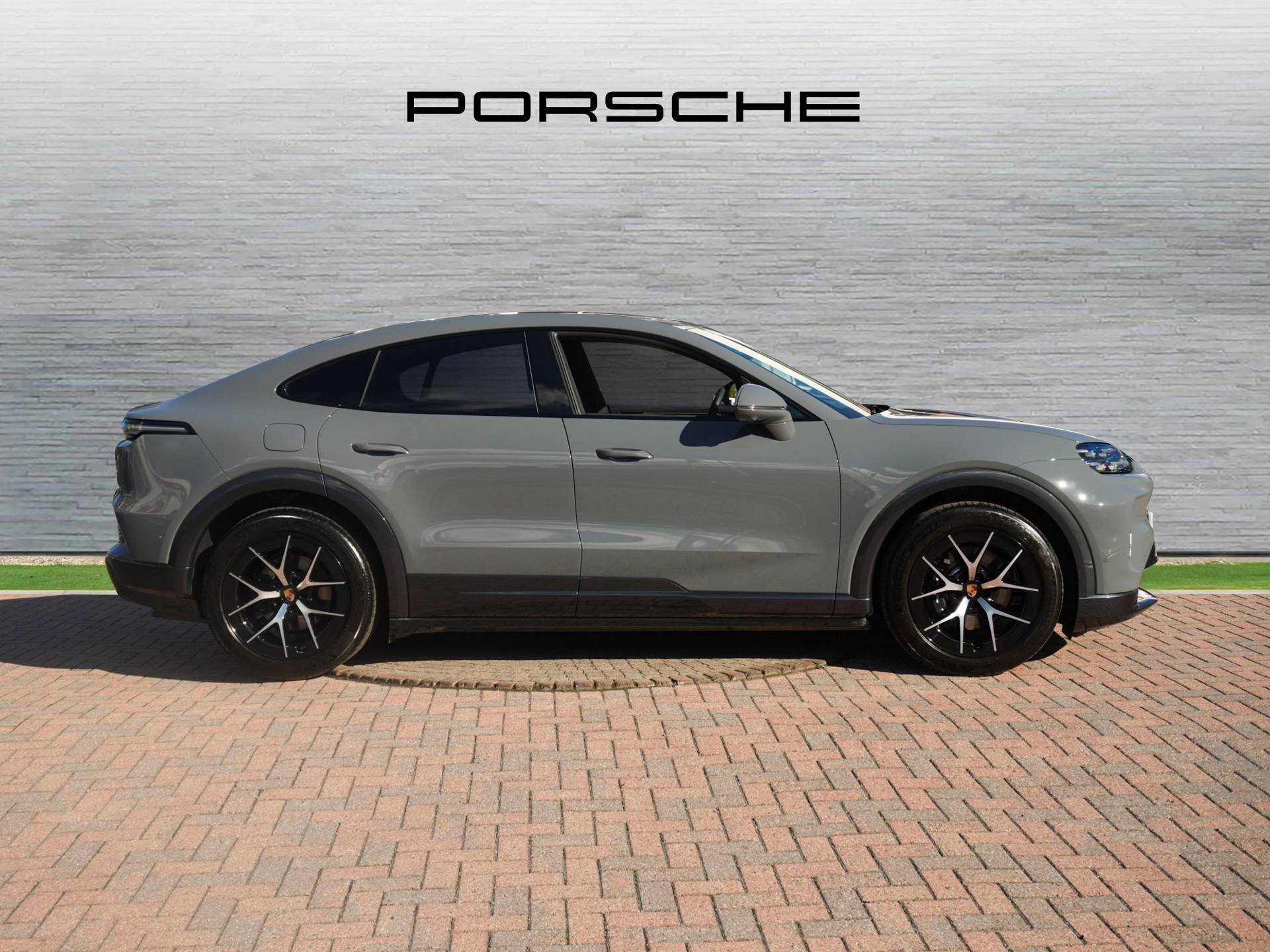 Cayenne Electric Coupé, photo 2 of 63