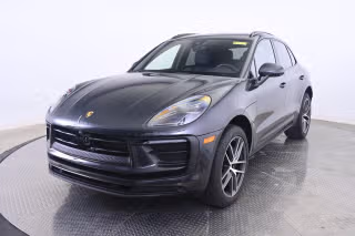 2025 Porsche Macan -'s photo