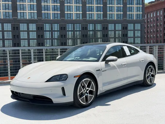 2025 Porsche Taycan Base - Photo 6