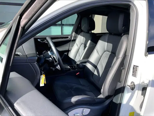 2021 Porsche Macan Base - Photo 38