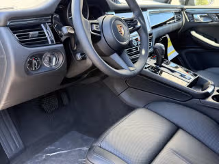2026 Porsche Macan T - Photo 25