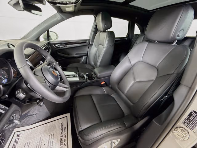 2026 Porsche Macan T - Photo 34