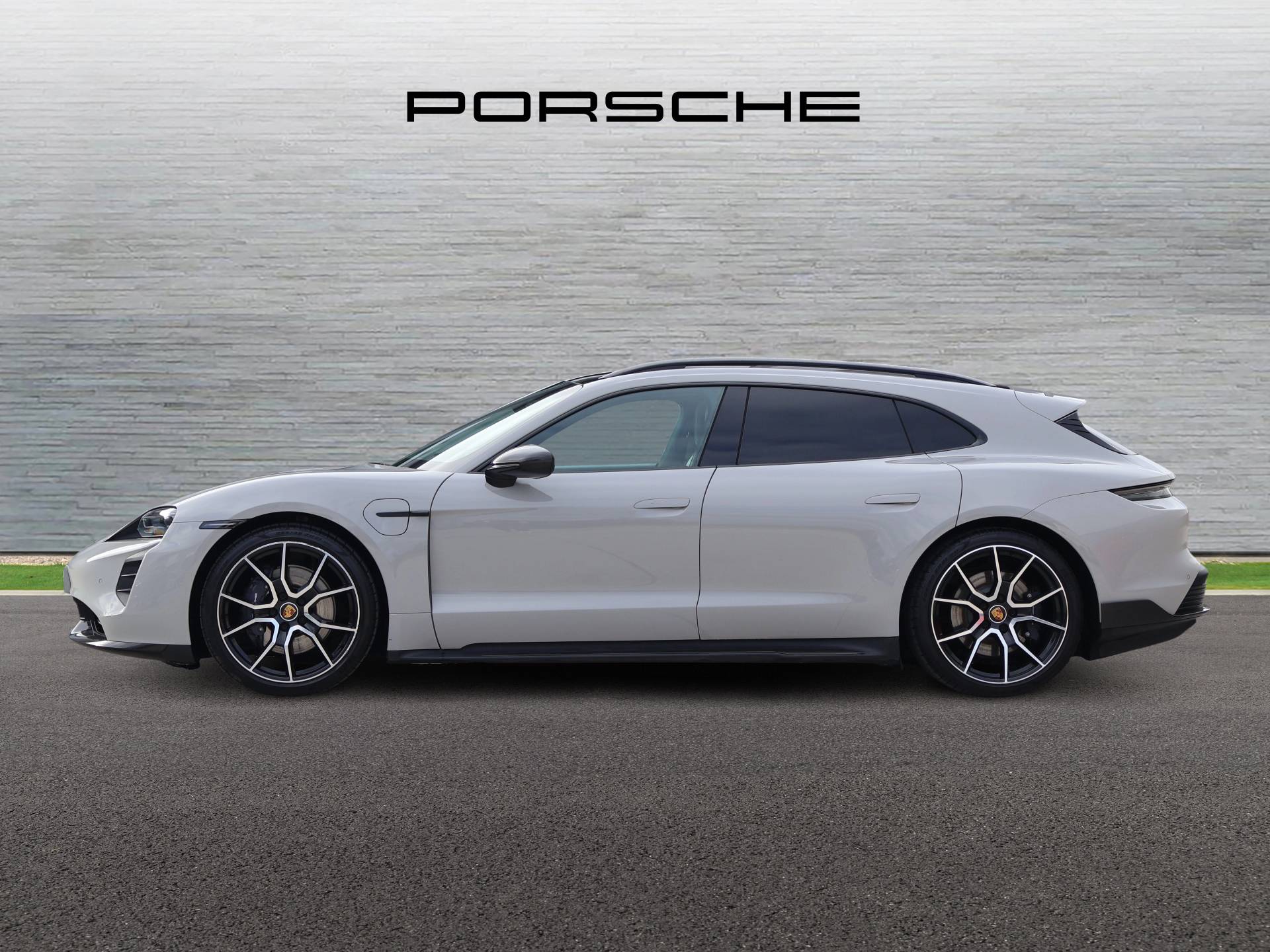 Taycan Sport Turismo, photo 2 of 39