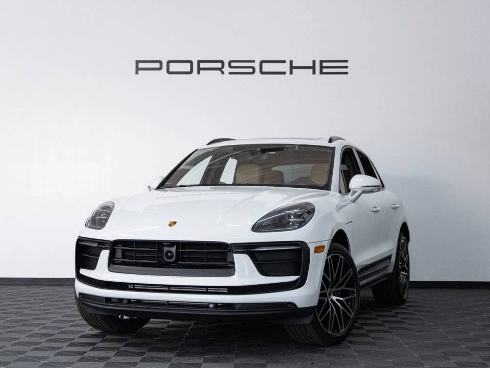 2026 Porsche Macan Base