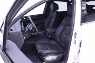 2025 Porsche Macan - Photo 33