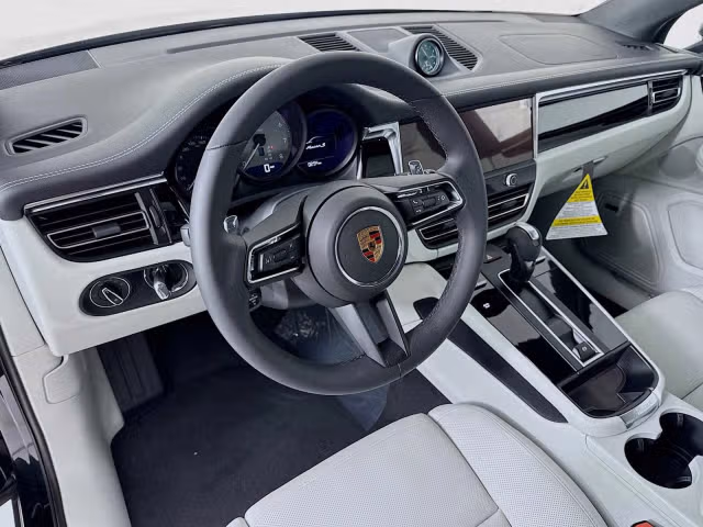 2026 Porsche Macan S - Photo 26